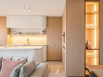 High-end appartement met 3 slaapkamers, garage, berging & p