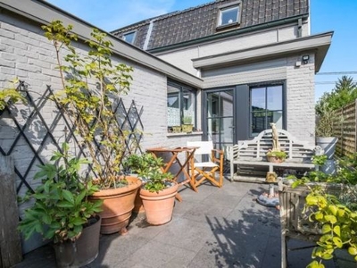 Instapklare karakter woning met zonnige tuin!