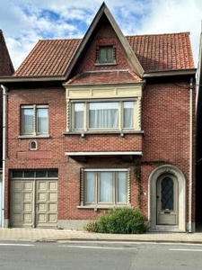 Karaktervolle burgerwoning met loods