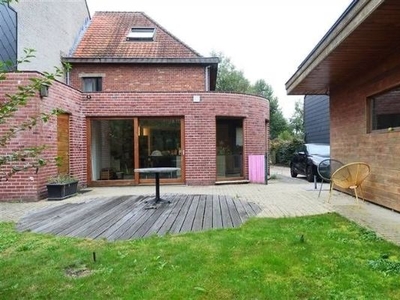 Lichtrijke woning met zonnige tuin te huur in Merelbeke