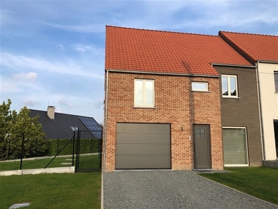 Nieuwbouwwoning met 3slpk te huur