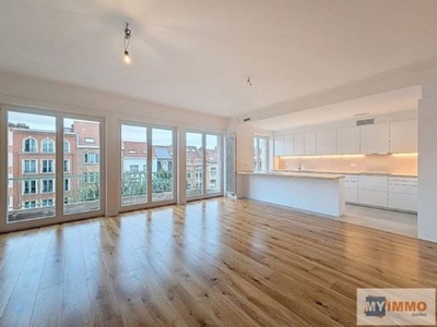 Prachtig gerenoveerd appartement met 2 slaapkamers en terras