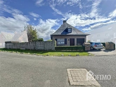 Ruime hoekwoning (tot. opp. 330m²) met 3 slaapkamers, tuin (