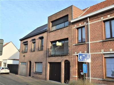 Vernieuwde Bel-etage woning met garage te Hamme