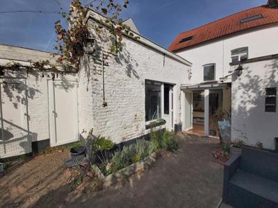 De Hoek, house of ± 315 m² gr. 5 bedr. + 2 off. with garden