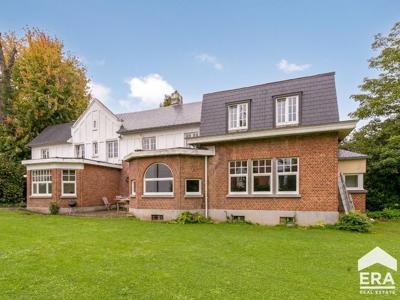 GERENOVEERDE NEO-KLASSIEKE VILLA - IDEAAL VOOR VRIJ BEROEP