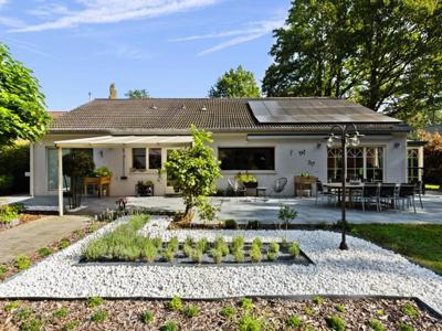 Mooie lichtrijke woning aangrenzend aan bosgebied