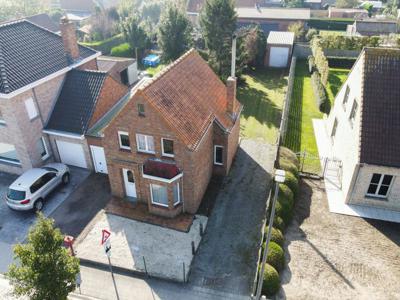 Ruime halfopen woning met tuin, garage en 2 slpks op 489 m²