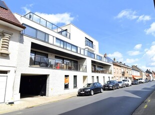 Prachtige penthouse met 2 slaapkamers en groot terras te ko