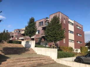 Rustig en zon georiënteerd, instapklaar 2 slk appartement...