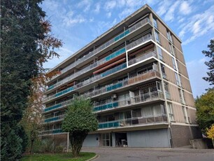 Spacieux appartement de 81 m² avec 2 chambres, situé au 4e