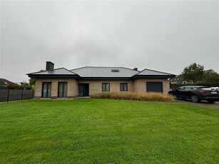 Villa met 3 slaapkamers in centrum Mollem