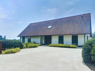 Villa te huur in Eernegem met 2 praktijkruimtes!