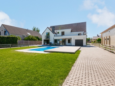 Groot magazijn van 450m² met bijhorende luxewoning!