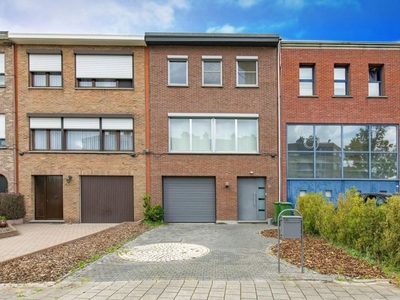 Ruime woning met 4 slaapkamers, tuin en garage