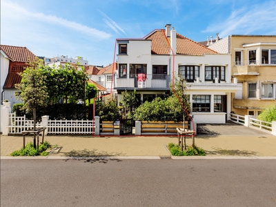 Totaal gerenoveerde woning in centrum Koksijde!