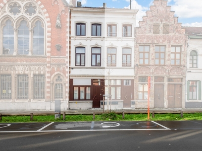 Woning met 5 kamers en 1 studio in Gent