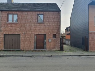 Superbe maison 3 façades avec passage latérale.