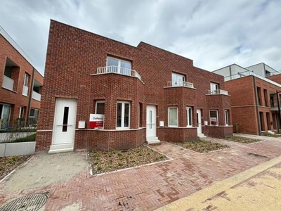 Nieuwbouwwoning met 3 slks en ondergrondse parking