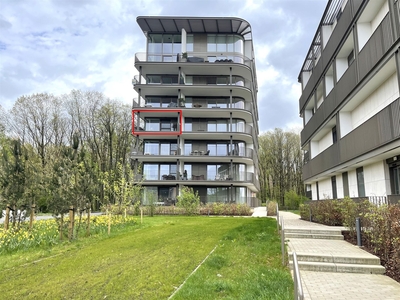 Appartement met 2 slaapkamers, terras en garagebox op TOPlocatie