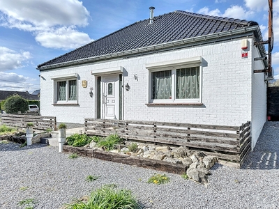 Bungalow met 3 kamers, garage, tuin en zwembad in Stockay