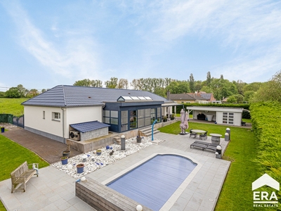 Gelijkvloerse Villa met Natuurlijke Pracht in Vlezenbeek