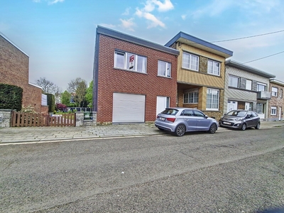 Huis met 2slaapkamers, tuin en garage op een rustige locatie