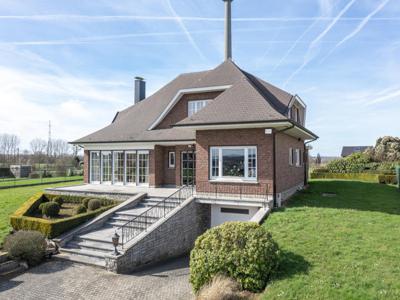 Statige villa op uitzonderlijk terrein van wel 40 are.