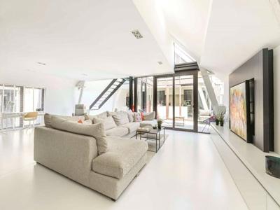 UNIEKE PENTHOUSE MET LUXE AFWERKING (192 m²)