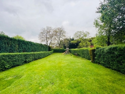 Vlakbij Place Dumon/Stockel - Huis met 3 voorgevels en tuin