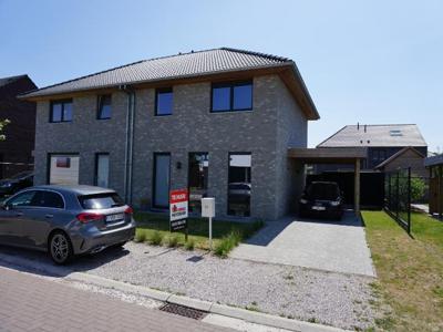 Instapklare nieuwbouwwoning op een perceel van 329m2, beschi