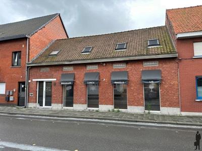 Handelspand met veel mogelijkheden te centrum Berendrecht