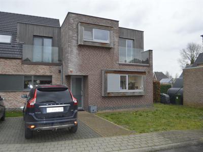 OORDEGEM - Moderne halfopen bebouwing mét garage.