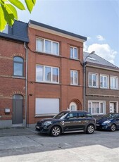 Een ruim duplexappartement met 1 slaapkamer, ideaal gelegen