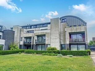 Leuk 2 slaapkamer appartement, balkon en parkeerplaats.