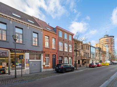 Ruime en karaktervolle stadswoning nabij station en Nieuwe Kaai