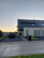 Energiezuinige woning in residentiële wijk te Denderwindeke