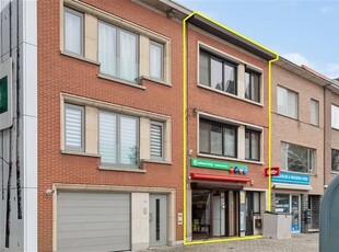 Interessant handelsgelijksvloers met duplex appartement