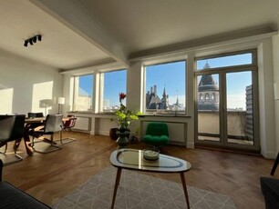 lichtrijke penthouse , gemeubileerd, met 3 slaapkamers