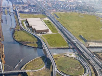 Nieuwbouw bedrijfsgebouw te huur in Zwijnaarde