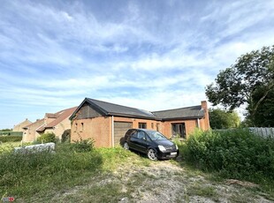 GELIJKVLOERSE VILLA MET ZUIDELIJKGERICHTE TUIN