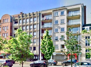 Gerenoveerd penthouse met 1 slpk, 2 terrassen voor 750 EU...