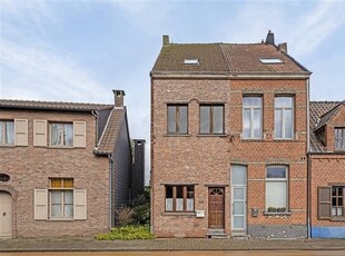 Te renoveren woning in het hart van Boechout