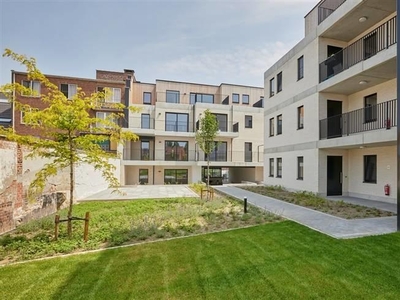 APPARTEMENT MET 2 SLAAPKAMERS EN PARKING