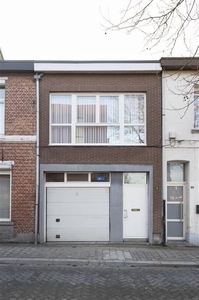 Bel-etage woning in het hart van Turnhout met inpandige gara