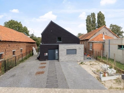 Energiezuinige woning met 5 slaapkamers en bureau