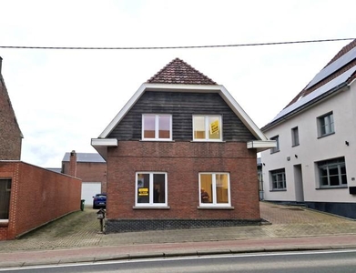 Gerenoveerde woning te Vollezele. 