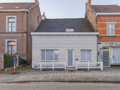 Gunstig gelegen woning met grote tuin te koop in Zwijnaarde