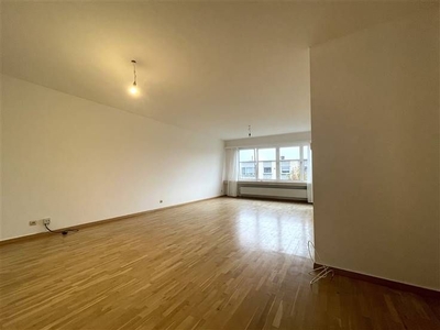 IN OPTIE!! Ruim twee slaapkamer appartement in Buizegemwijk!