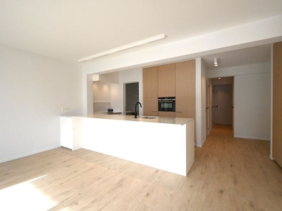 ONGEMEUBELD - NIEUW - Luxueus gerenoveerd appartement met 3